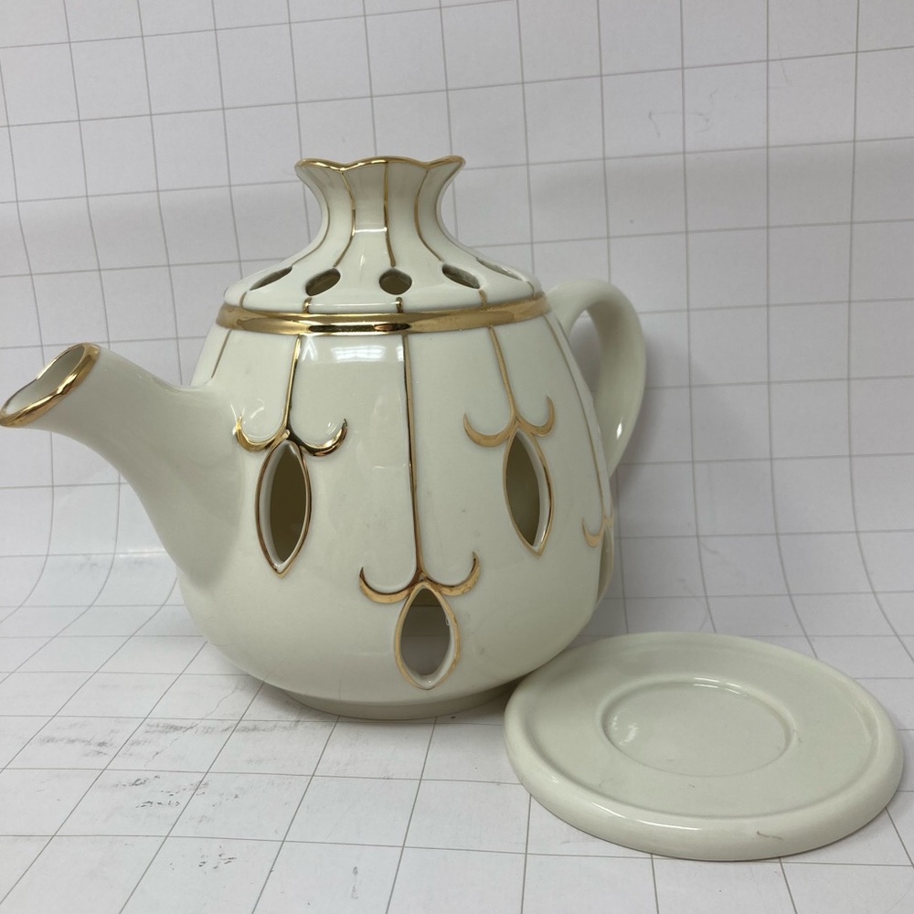 Partylite Gilded Teapot Candle holder - British Bridgerton Edwardian tea time